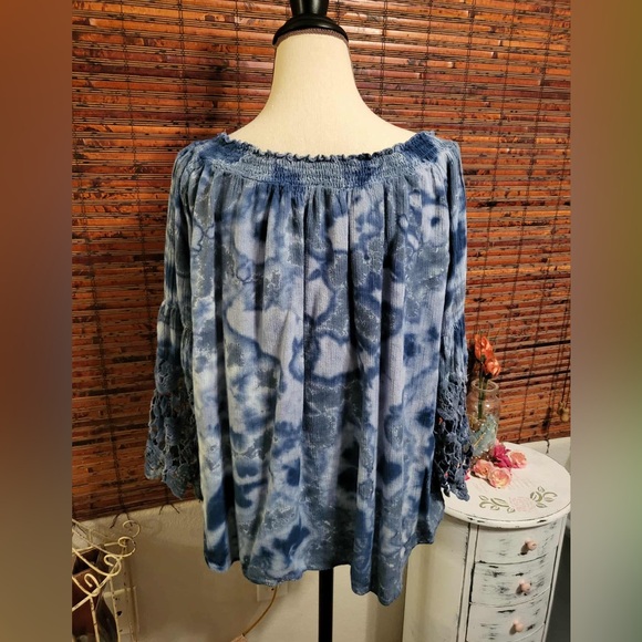 Blue Tie-Dye Blouse with Lace Sleeves - Picture 3 of 4